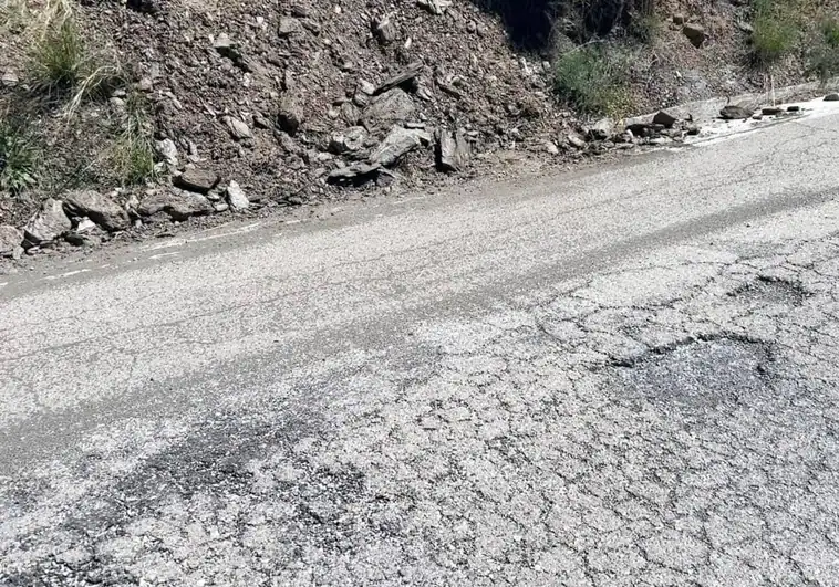 Road in poor state in Malaga province 'must be urgently repaired' say local residents
